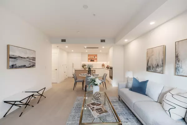 Vancouver, BC V5Z 2K2,918 W 32nd AVE #208