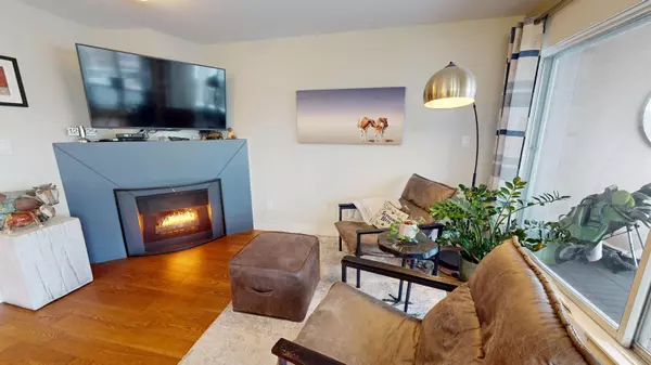 Vancouver, BC V5Z 1L9,985 W 10th AVE #403