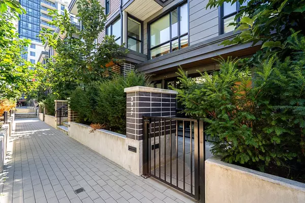 Vancouver, BC V5N 5R3,3932 Dumfries ST
