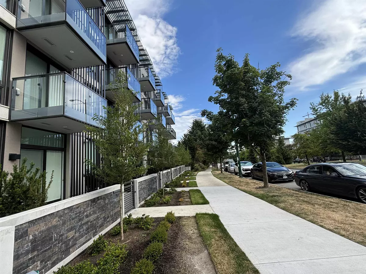 Vancouver, BC V5Z 2Z7,5212 Cambie ST #313
