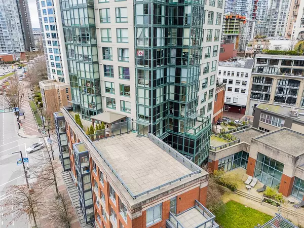 Vancouver, BC V6B 5Z5,289 Drake ST #706