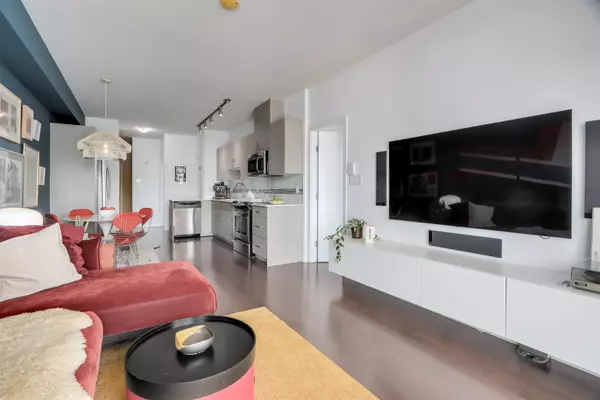 Vancouver, BC V5K 0C5,388 Kootenay ST #PH6