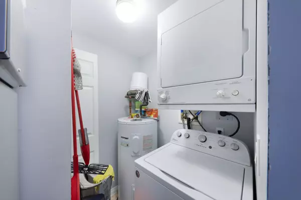 Surrey, BC V3W 1B9,12125 75a AVE #215
