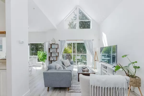 Sechelt, BC V7Z 0K3,5740 Marine WAY #4