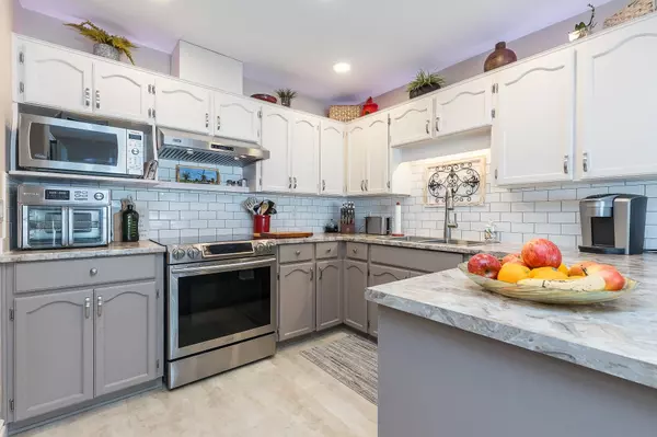 Abbotsford, BC V2S 3C1,2988 Horn ST #5