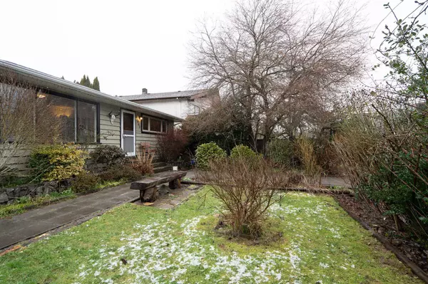 Squamish, BC V8B 0B7,37963 Fourth AVE