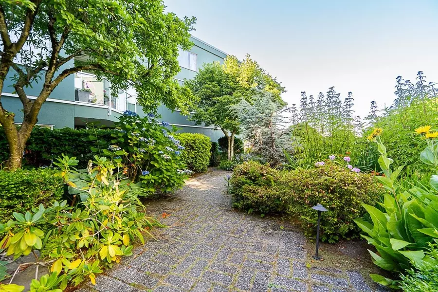 1540 Mariner WALK #103, Vancouver, BC V6J 4X9