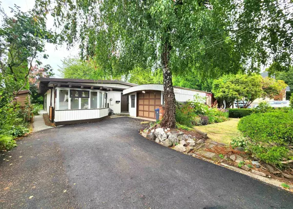 11631 98 AVE, Surrey, BC V3V 2J1