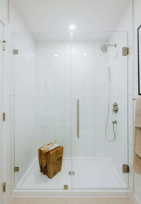 North Vancouver, BC V7G 0B4,3594 Malsum DR #102