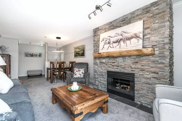 Surrey, BC V4A 9W1,15340 19a AVE #401