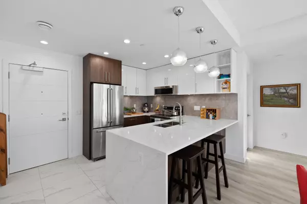 Maple Ridge, BC V2X 6A2,11718 224 ST #104