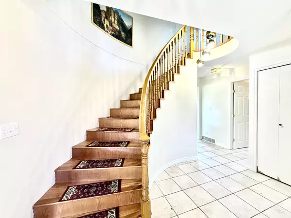 Maple Ridge, BC V4R 2H6,12459 Meadow Brook PL