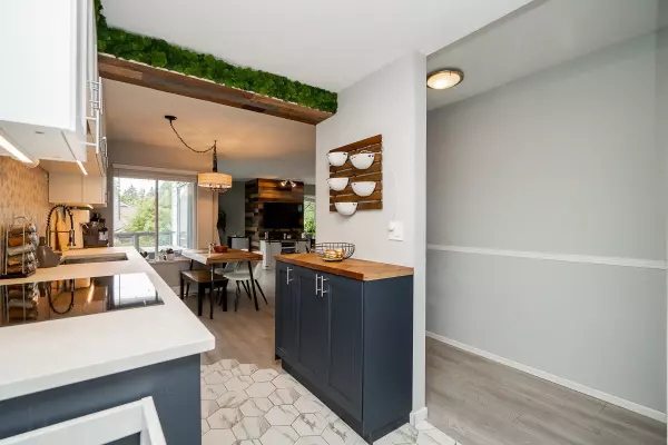 Burnaby, BC V3N 4W7,7465 Sandborne AVE #301
