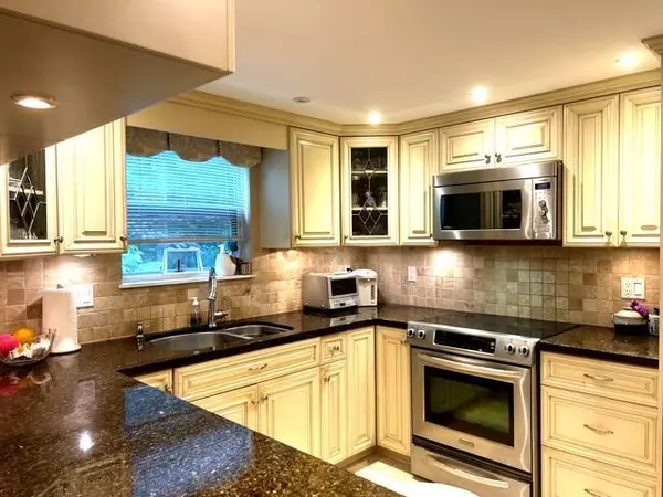 Burnaby, BC V5A 4M3,9000 Ash Grove CRES #44