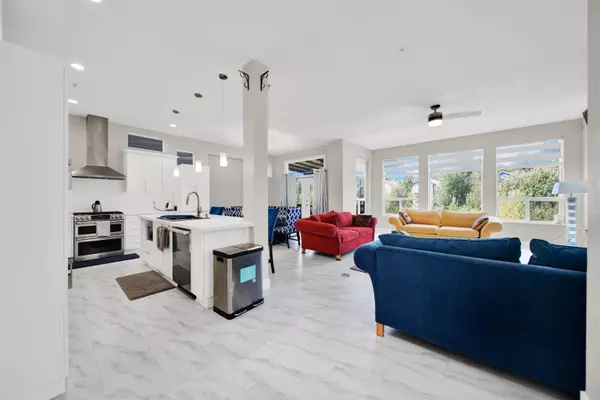 23849 103a AVE Maple Ridge, BC V2W 1G3