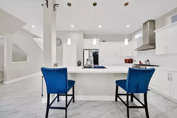 23849 103a AVE Maple Ridge, BC V2W 1G3