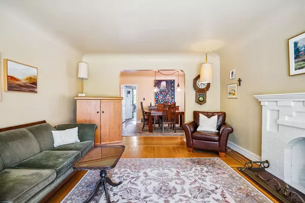 Vancouver, BC V6R 2A4,4533 W 8th AVE