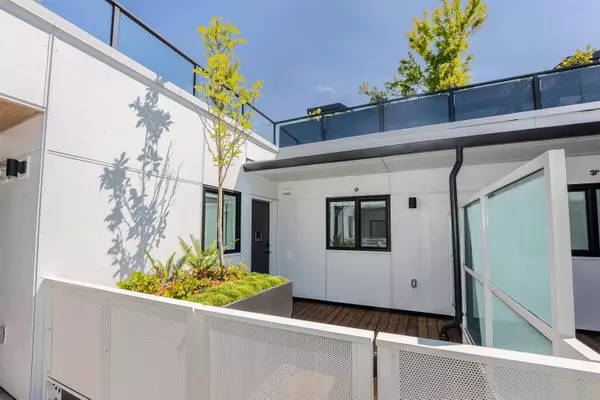 Vancouver, BC V5T 3P5,2520 Guelph ST #410