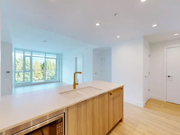 2385 Emery CT #401, North Vancouver, BC V7J 0G1