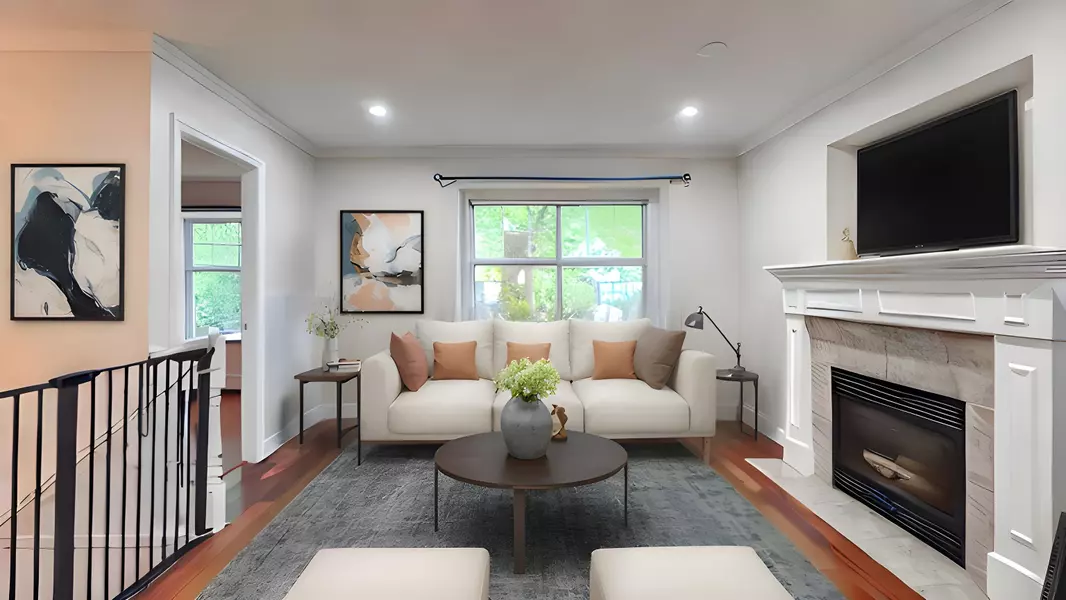 1553 Burrill AVE, North Vancouver, BC V7K 1L8