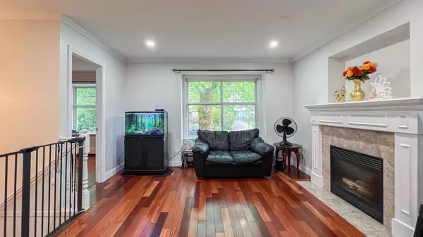 North Vancouver, BC V7K 1L8,1553 Burrill AVE