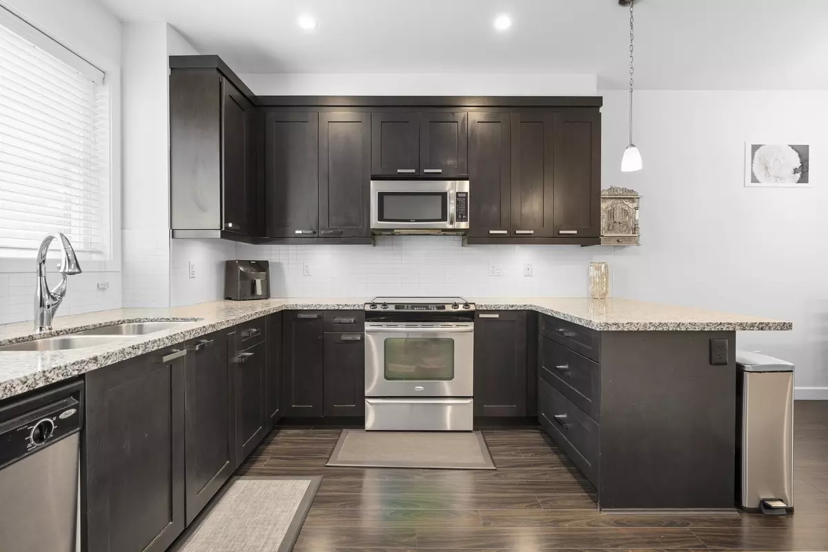Surrey, BC V4N 1G9,8713 158 ST #4