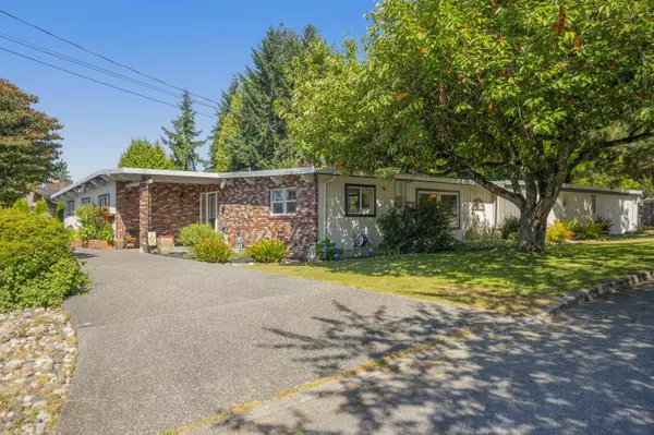 529 Appian WAY, Coquitlam, BC V3J 2A6