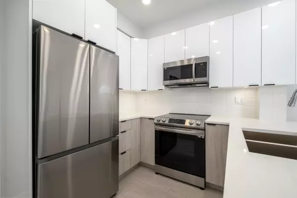 Langley, BC V3A 0P5,20360 Logan AVE #212