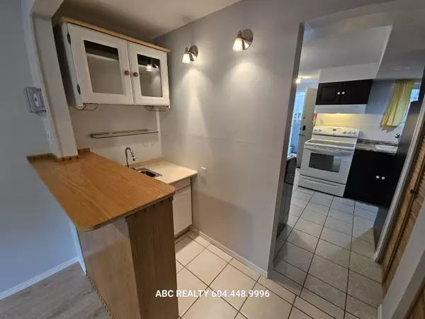 Burnaby, BC V5E 1N2,6XXX Imperial ST #LOWER