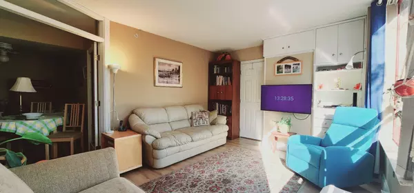 Vancouver, BC V6Z 1B1,811 Helmcken ST #208