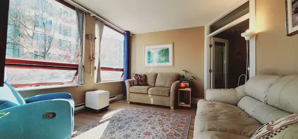 Vancouver, BC V6Z 1B1,811 Helmcken ST #208