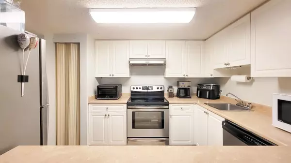 Surrey, BC V3W 8A3,7095 133b ST