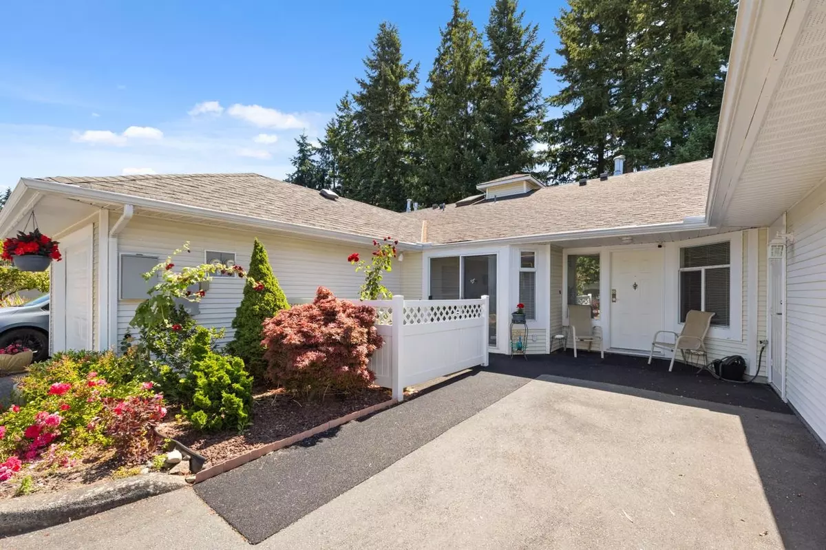 Surrey, BC V4P 1C8,2460 156 ST #110