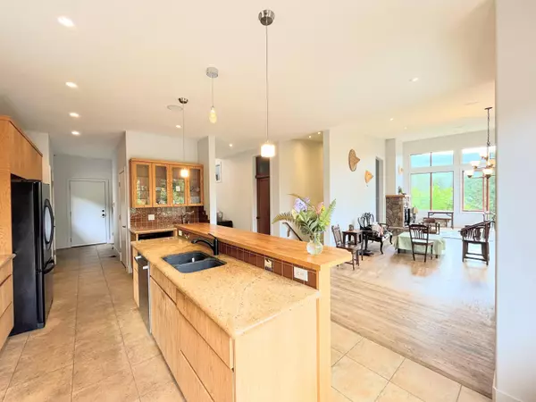 Port Moody, BC V3H 4W9,2923 Fern DR