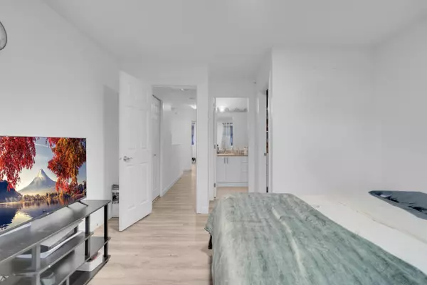 13958 108 AVE #210 Surrey, BC V3T 0B4