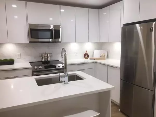 Surrey, BC V4N 1G9,15739 Fraser HWY #414