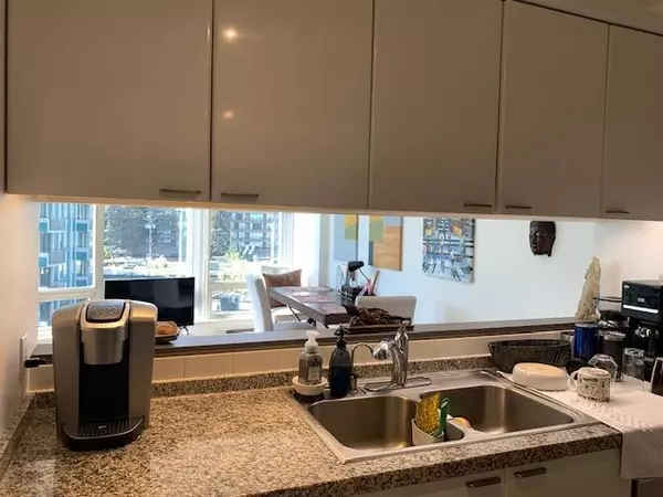 Vancouver, BC V6E 4N5,1288 Alberni ST ##702