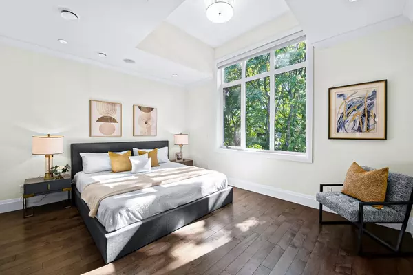Vancouver, BC V6K 2Z7,2765 W 15th AVE