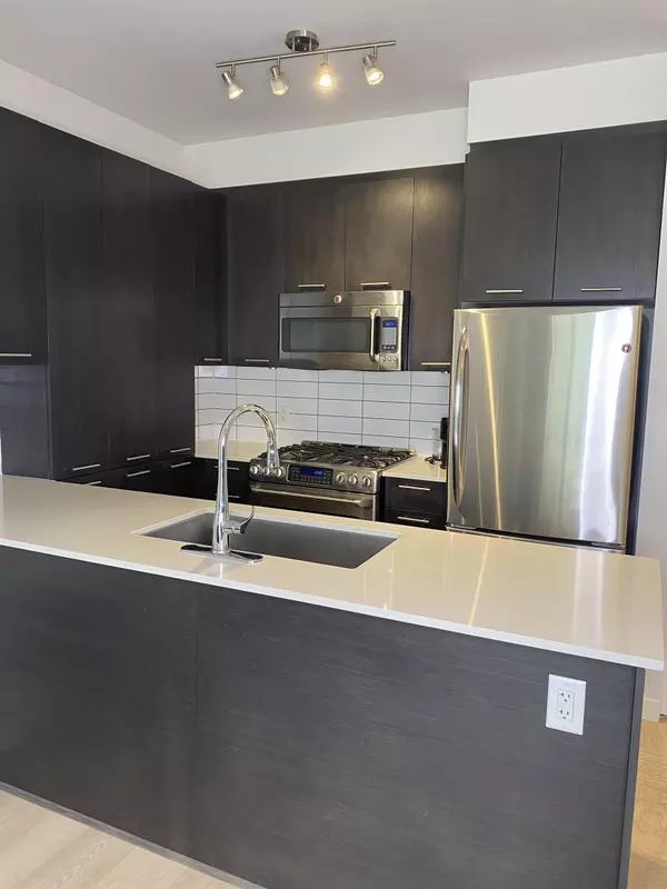 New Westminster, BC V3M 0G5,215 Brookes ST #304