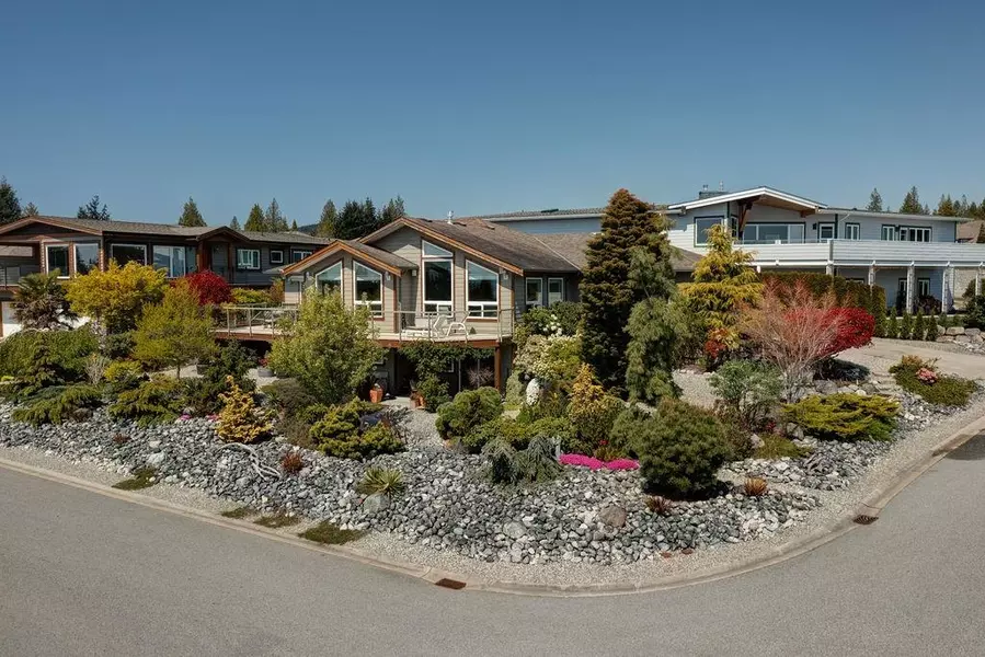 6327 Baillie RD, Sechelt, BC V7Z 0N7