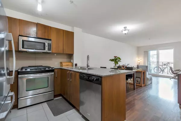 Burnaby, BC V5J 0C2,5885 Irmin ST #302