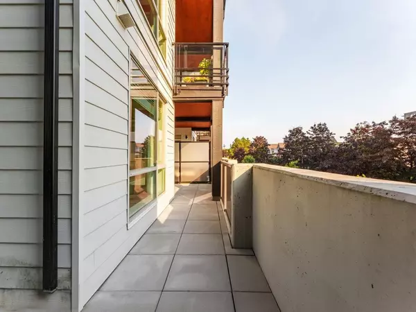 North Vancouver, BC V7L 1Y7,128 E 8th ST #202