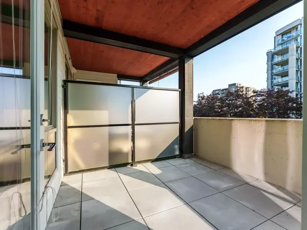 North Vancouver, BC V7L 1Y7,128 E 8th ST #202