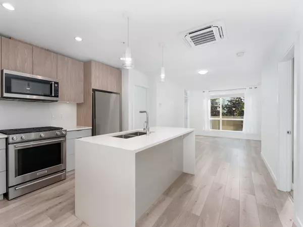 128 E 8th ST #202, North Vancouver, BC V7L 1Y7