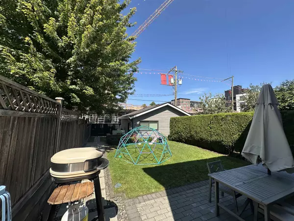 Vancouver, BC V5L 1X1,2073 E Pender ST