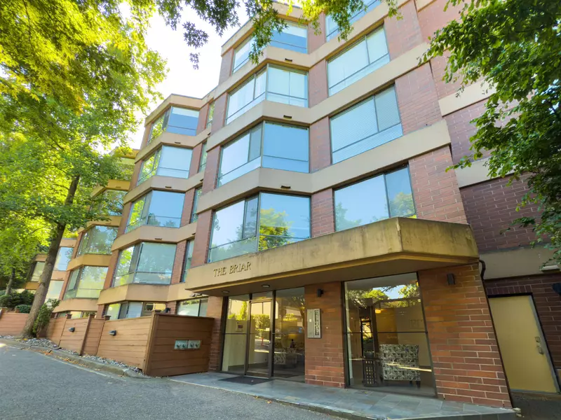 2140 Briar AVE #209, Vancouver, BC V6L 3E3