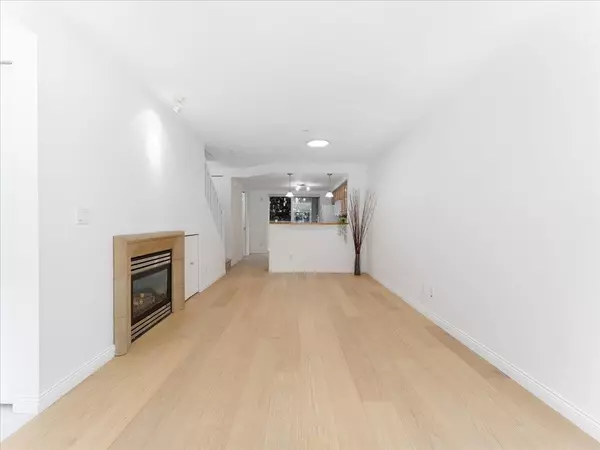 North Vancouver, BC V7L 4X2,288 St. Davids AVE #12