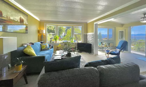 1436 Velvet RD Gibsons, BC V0N 1V5