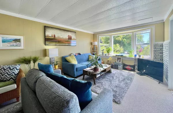 1436 Velvet RD Gibsons, BC V0N 1V5