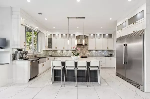 Coquitlam, BC V3K 5M4,338 Mundy ST